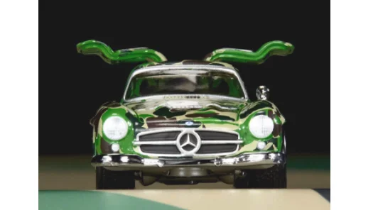 Bape x Hot Wheels 全新联名奔驰车模亮相，同时覆盖 Bape ABC Camo 元素