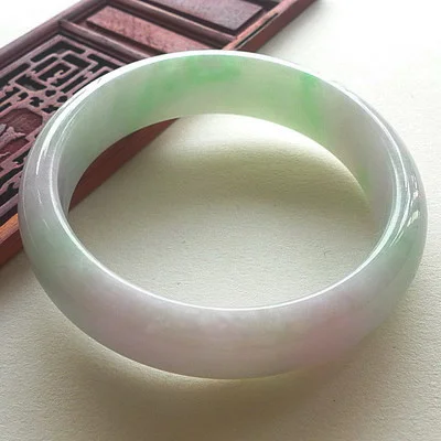 七彩云南翡翠手镯