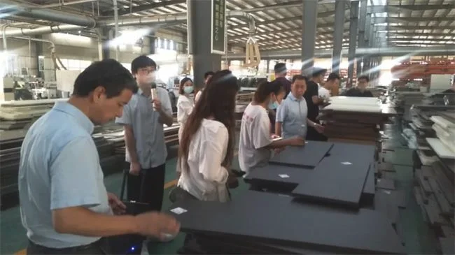 兔宝宝工厂行